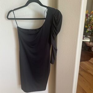 Asymmetrical black dress. Forever 21